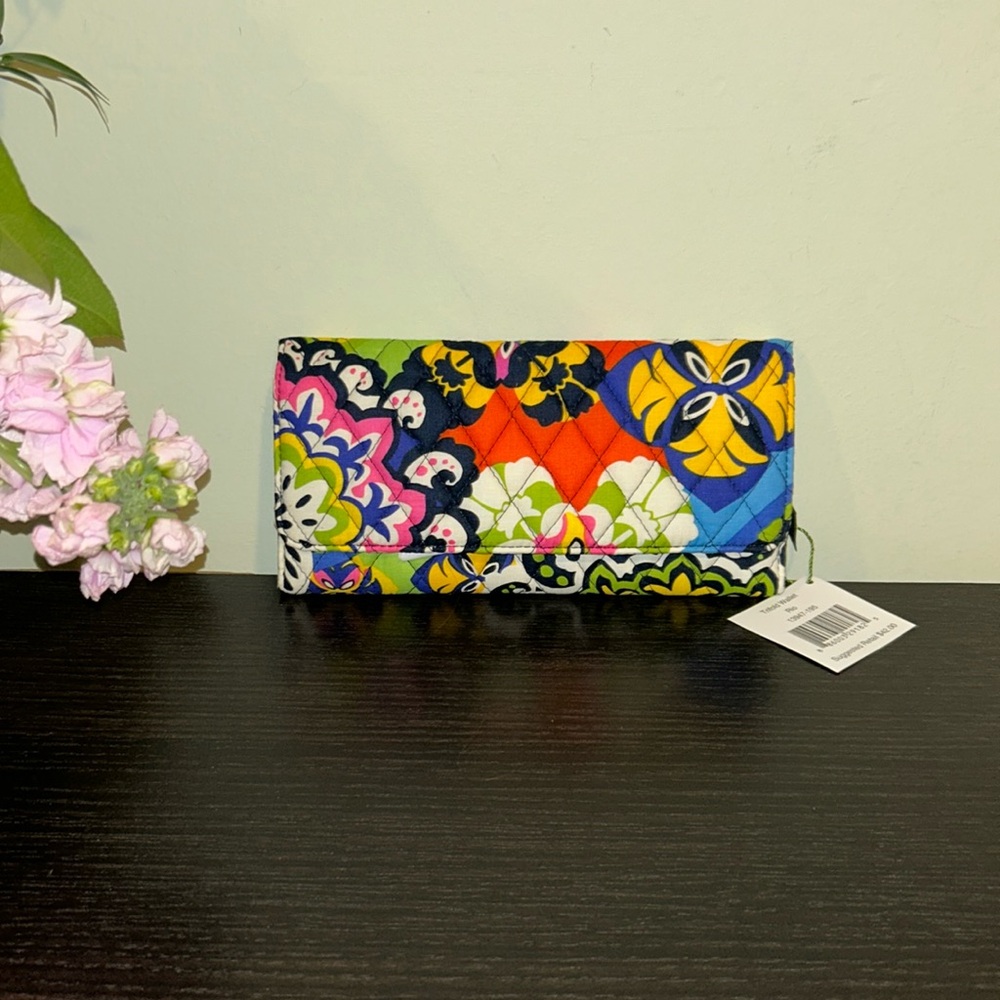 Vera Bradley trifold wallet rio pattern